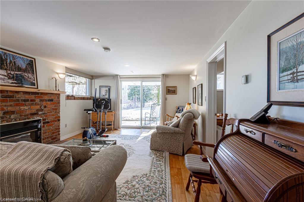 5086 Walkers Line, Burlington, ON - Indoor Photo Showing Living Room With Fireplace
