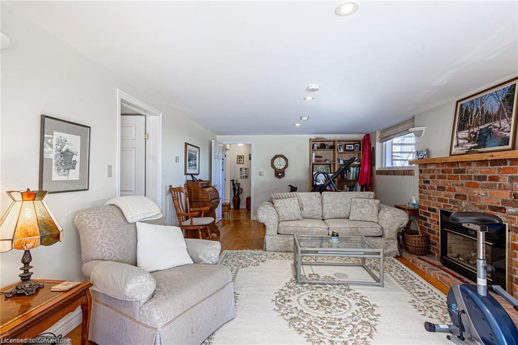 5086 Walkers Line, Burlington, ON - Indoor Photo Showing Living Room With Fireplace