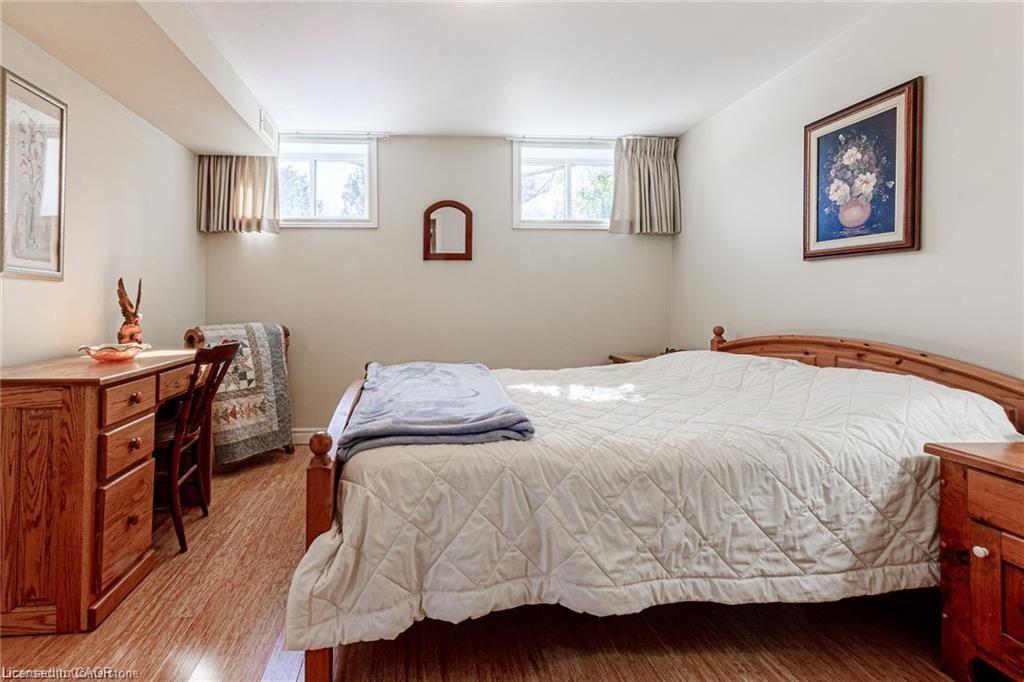 5086 Walkers Line, Burlington, ON - Indoor Photo Showing Bedroom