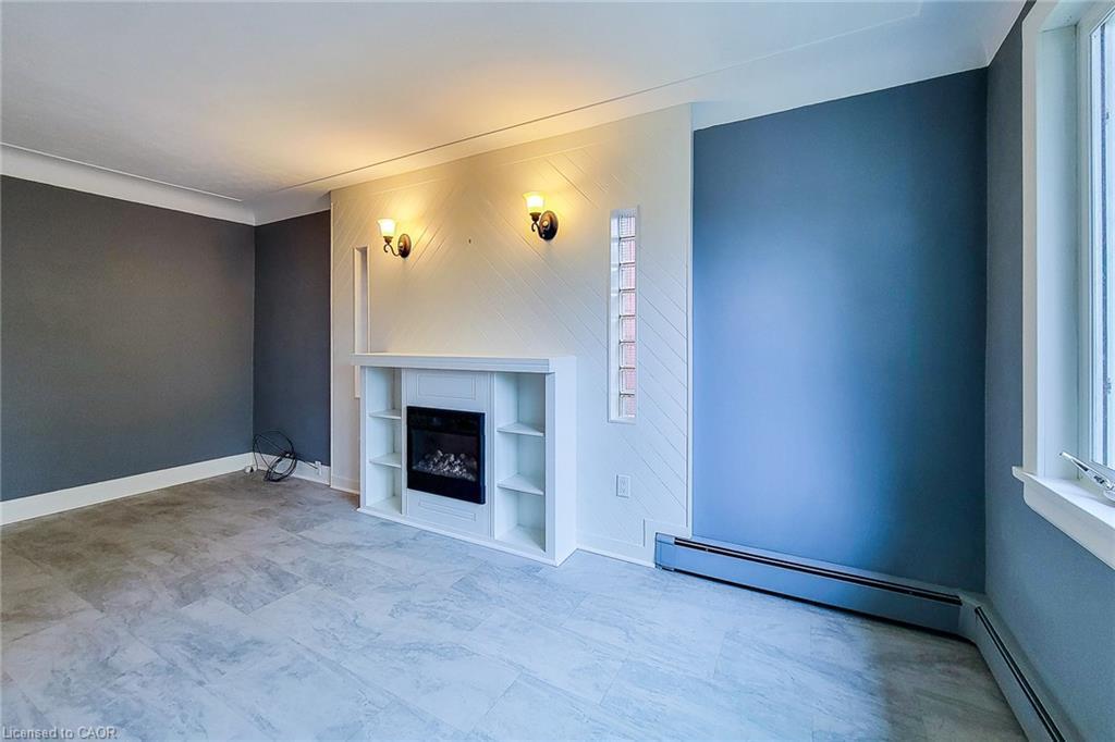 156 Park Row S, Hamilton, ON - Indoor With Fireplace