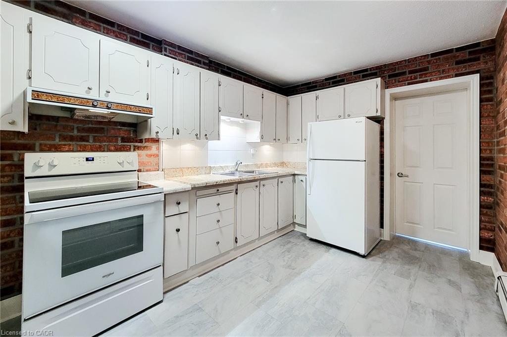 156 Park Row S, Hamilton, ON - Indoor Photo Showing Kitchen