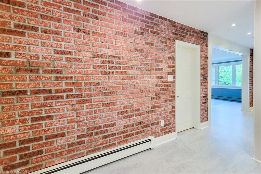 156 Park Row S, Hamilton, ON - Indoor Photo Showing Other Room