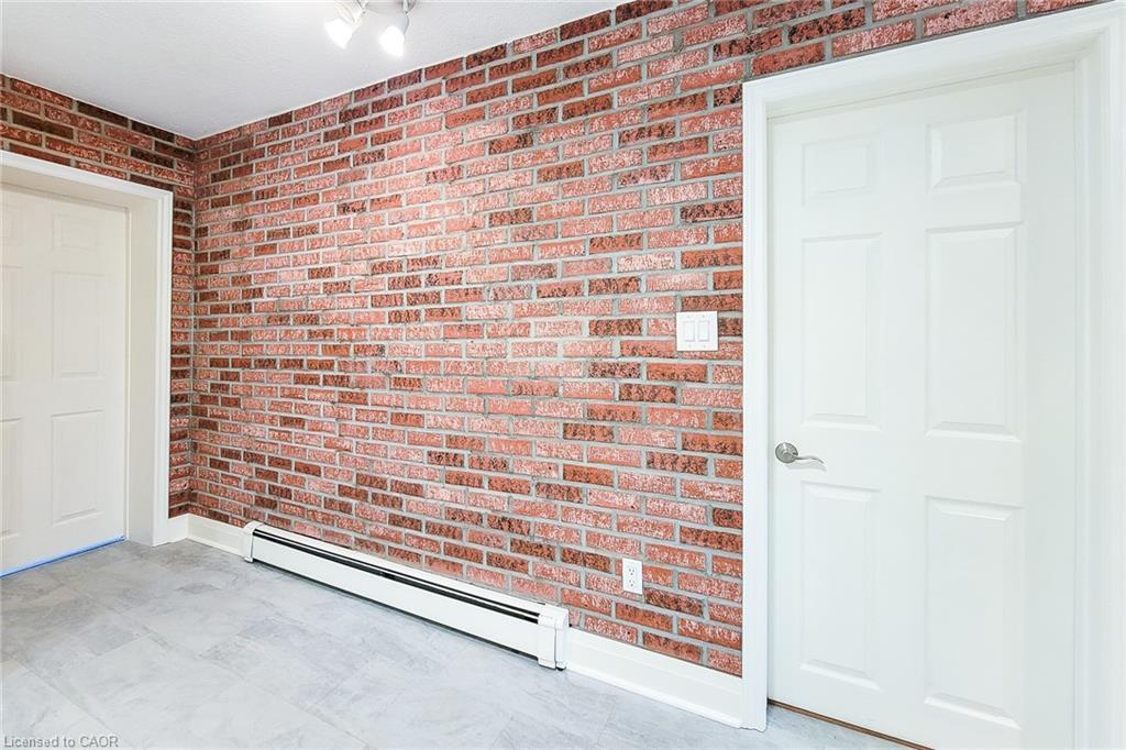 156 Park Row S, Hamilton, ON - Indoor Photo Showing Other Room