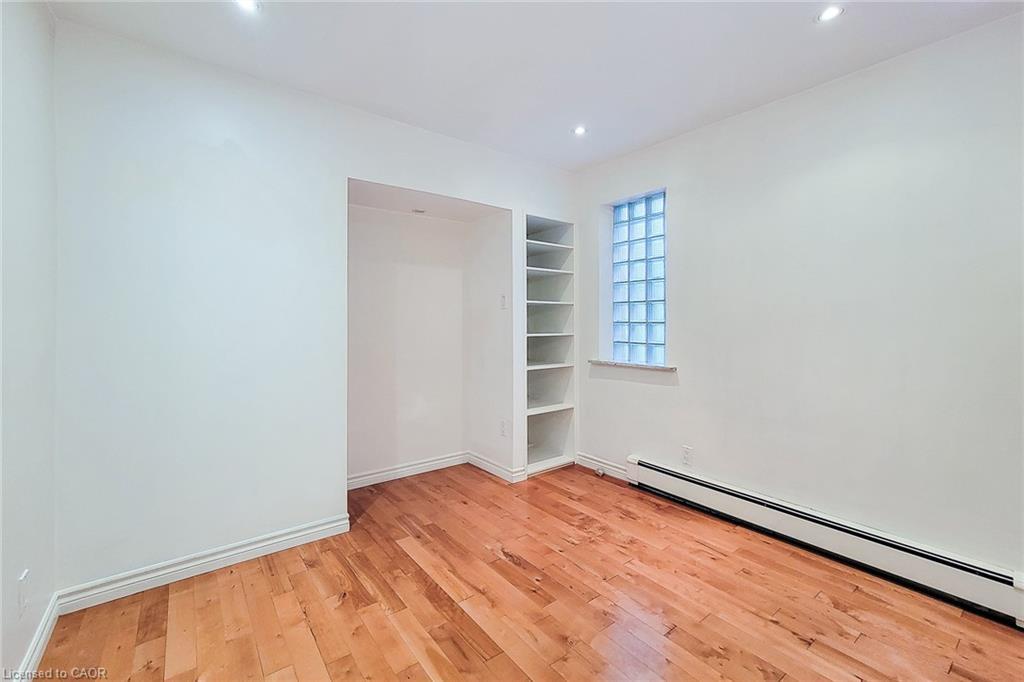 156 Park Row S, Hamilton, ON - Indoor Photo Showing Other Room