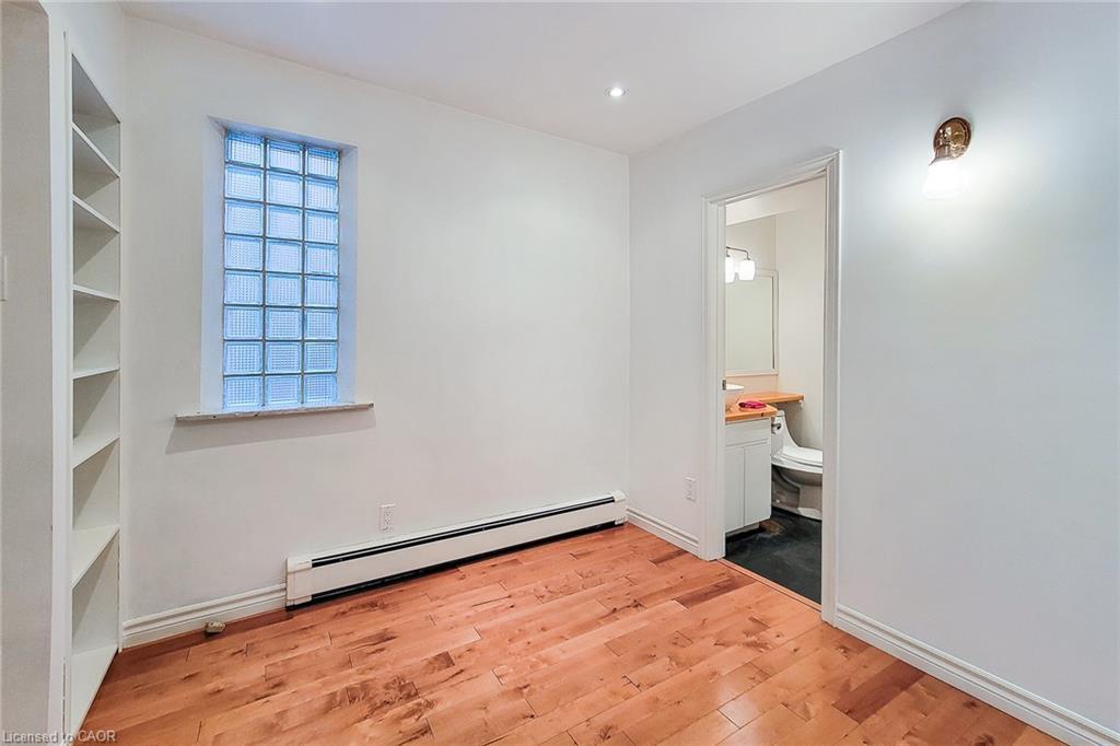 156 Park Row S, Hamilton, ON - Indoor Photo Showing Other Room