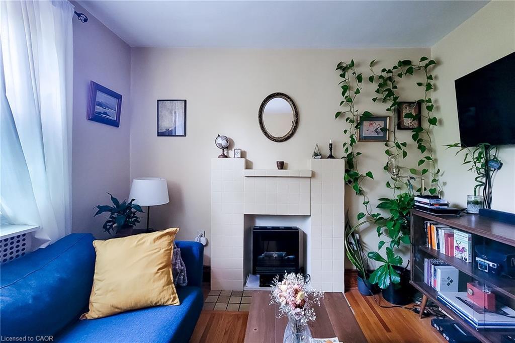 156 Park Row S, Hamilton, ON - Indoor With Fireplace