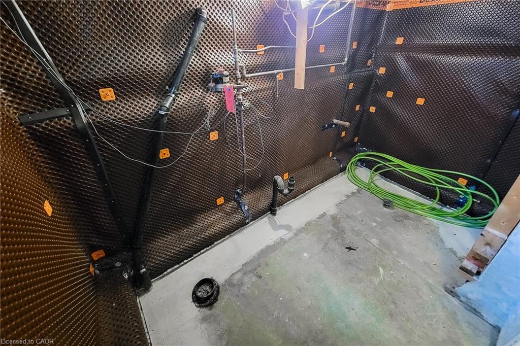 156 Park Row S, Hamilton, ON - With Exterior