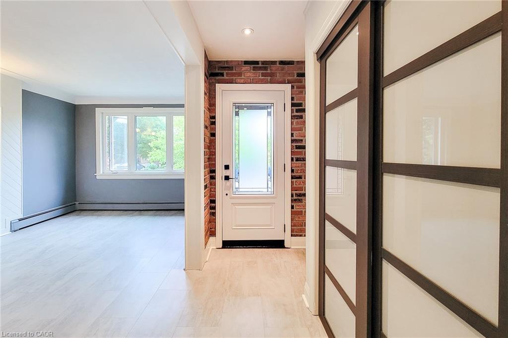 156 Park Row S, Hamilton, ON - Indoor Photo Showing Other Room