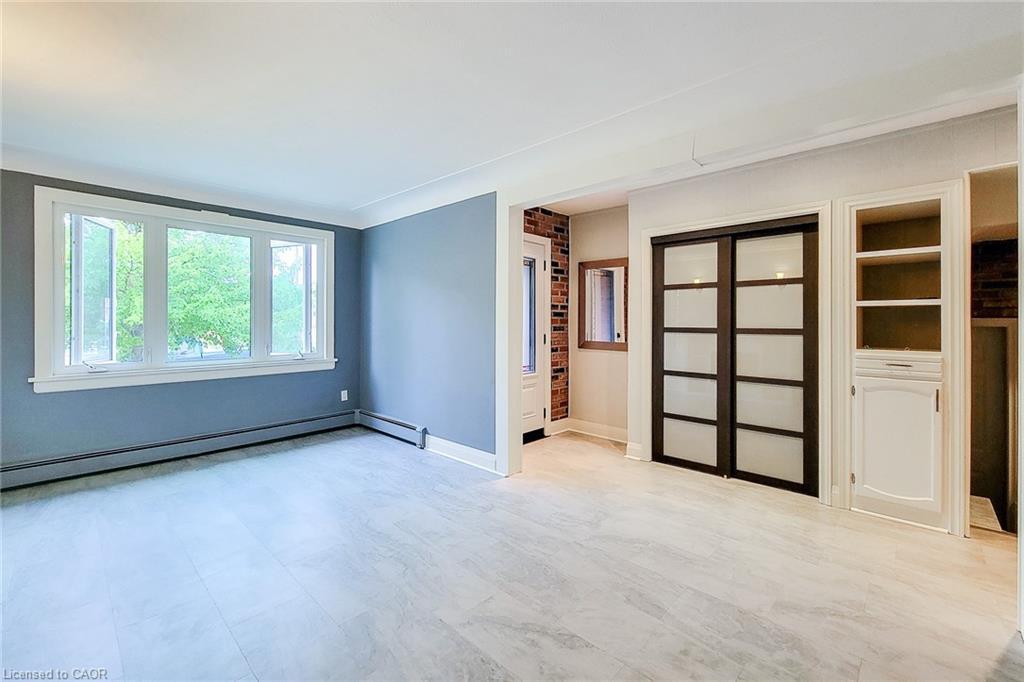 156 Park Row S, Hamilton, ON - Indoor Photo Showing Other Room