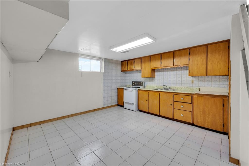 112 Purdy Crescent, Hamilton, ON - Indoor Photo Showing Other Room