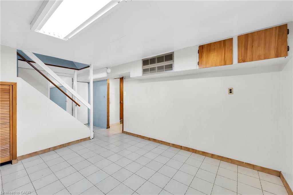 112 Purdy Crescent, Hamilton, ON - Indoor Photo Showing Other Room