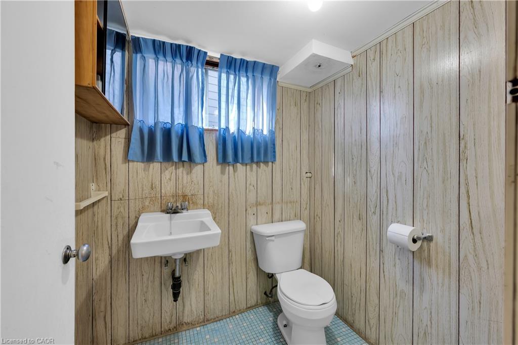 112 Purdy Crescent, Hamilton, ON - Indoor Photo Showing Bathroom