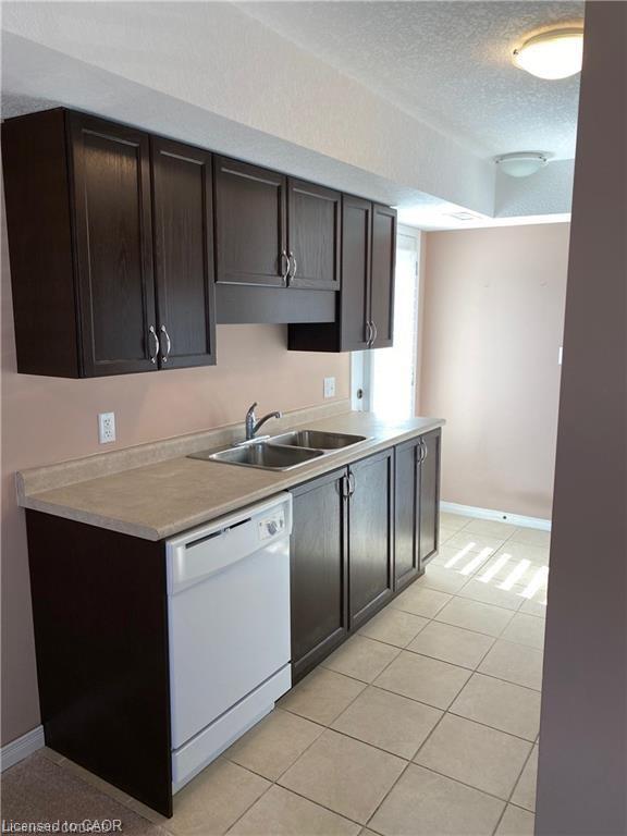301-20 Cheese Factory Road, Cambridge, ON - Indoor Photo Showing Kitchen With Double Sink