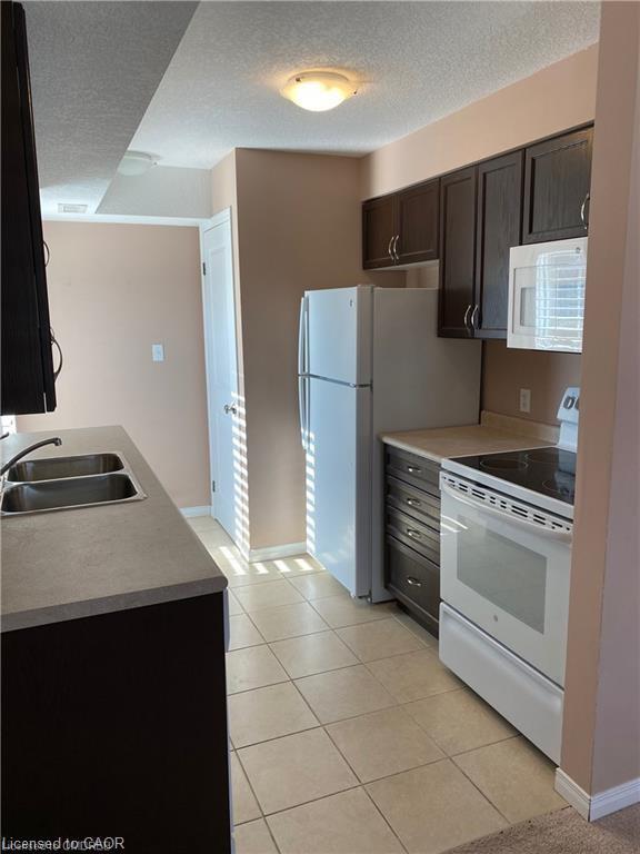 301-20 Cheese Factory Road, Cambridge, ON - Indoor Photo Showing Kitchen With Double Sink