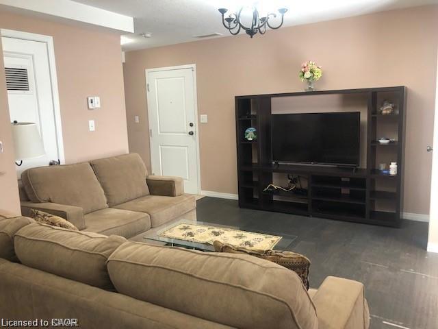 301-20 Cheese Factory Road, Cambridge, ON - Indoor Photo Showing Living Room