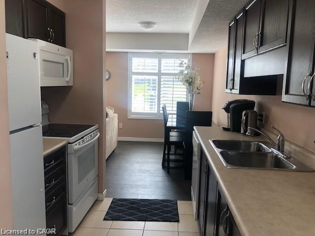 301-20 Cheese Factory Road, Cambridge, ON - Indoor Photo Showing Kitchen With Double Sink