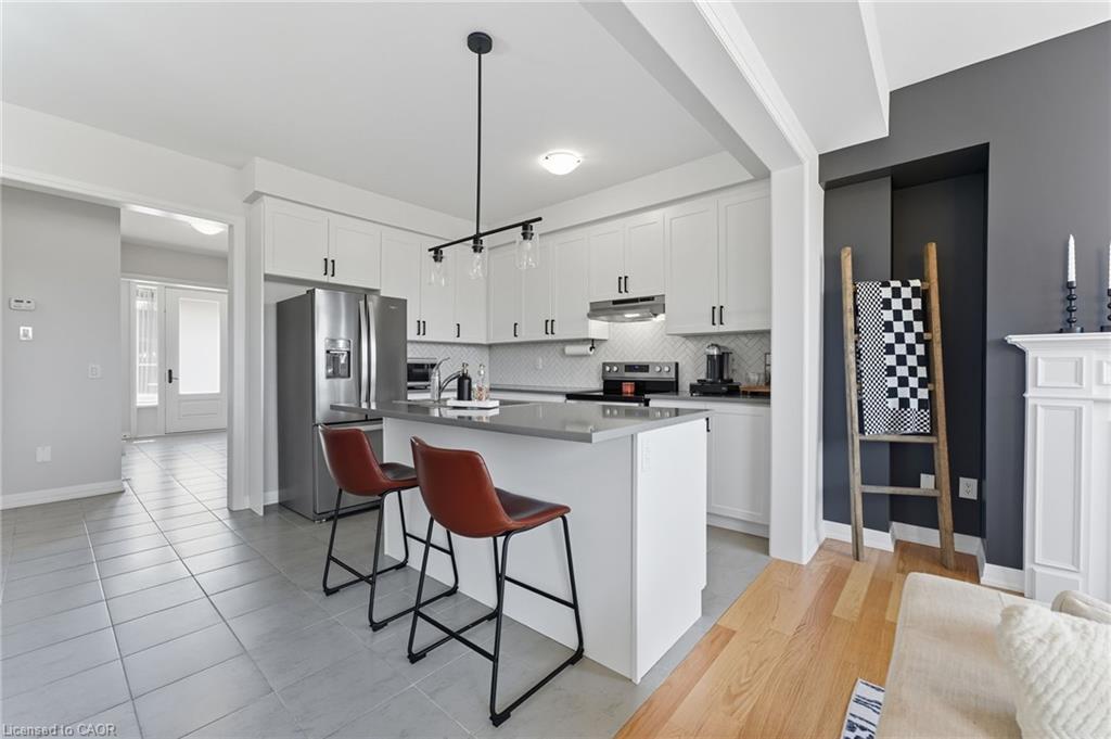 872 Sobeski Avenue, Woodstock, ON - Indoor Photo Showing Kitchen With Upgraded Kitchen