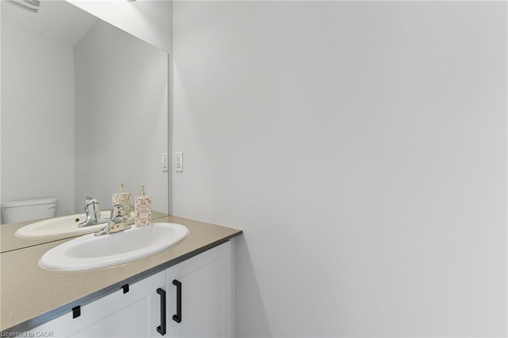 872 Sobeski Avenue, Woodstock, ON - Indoor Photo Showing Bathroom