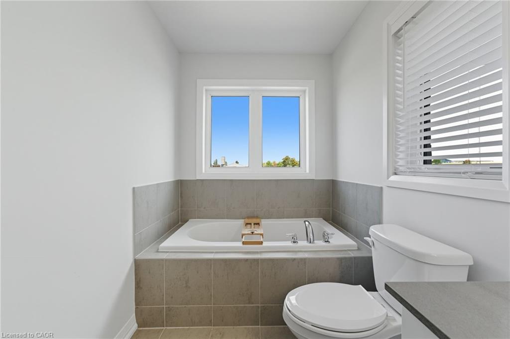 872 Sobeski Avenue, Woodstock, ON - Indoor Photo Showing Bathroom