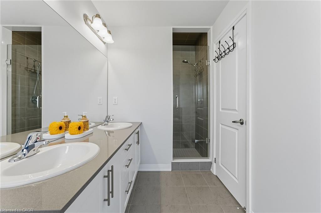 872 Sobeski Avenue, Woodstock, ON - Indoor Photo Showing Bathroom