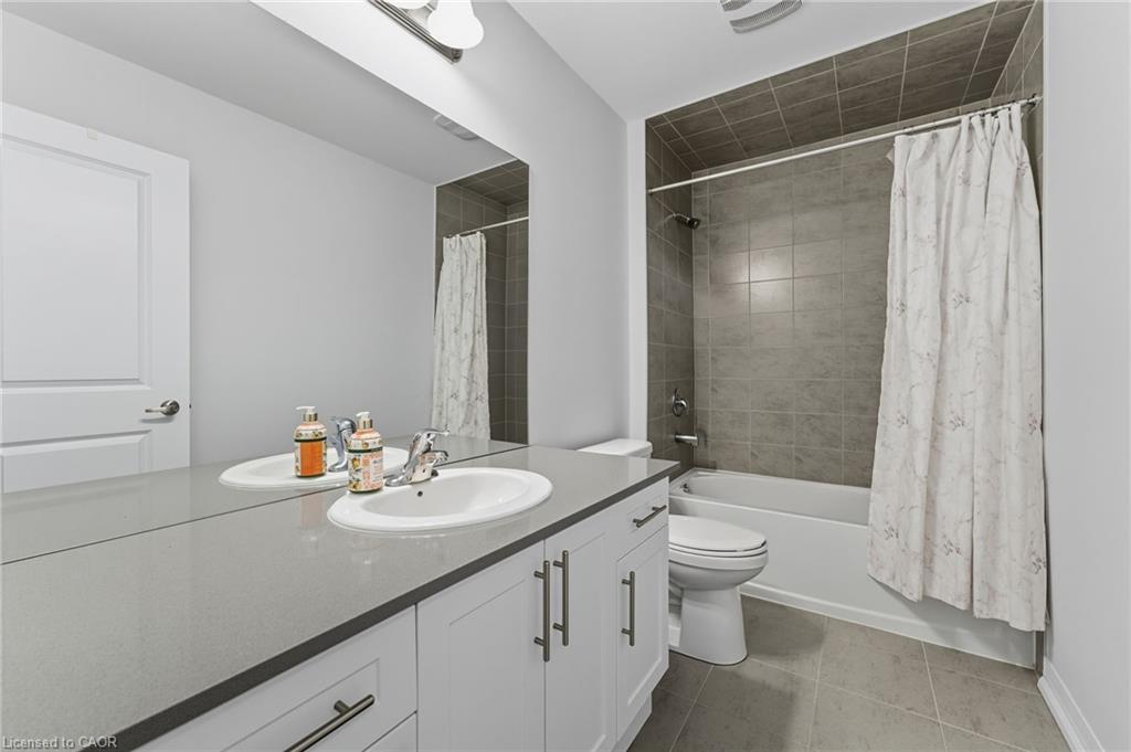 872 Sobeski Avenue, Woodstock, ON - Indoor Photo Showing Bathroom