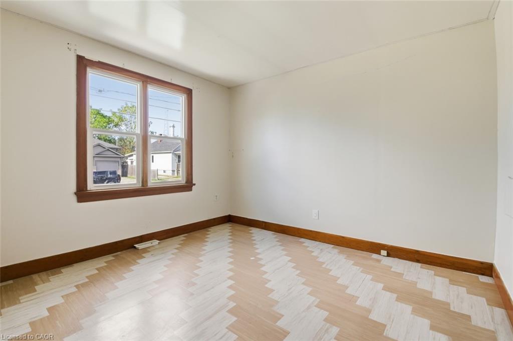 118 Morton Street, Thorold, ON - Indoor Photo Showing Other Room