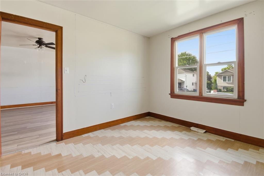 118 Morton Street, Thorold, ON - Indoor Photo Showing Other Room