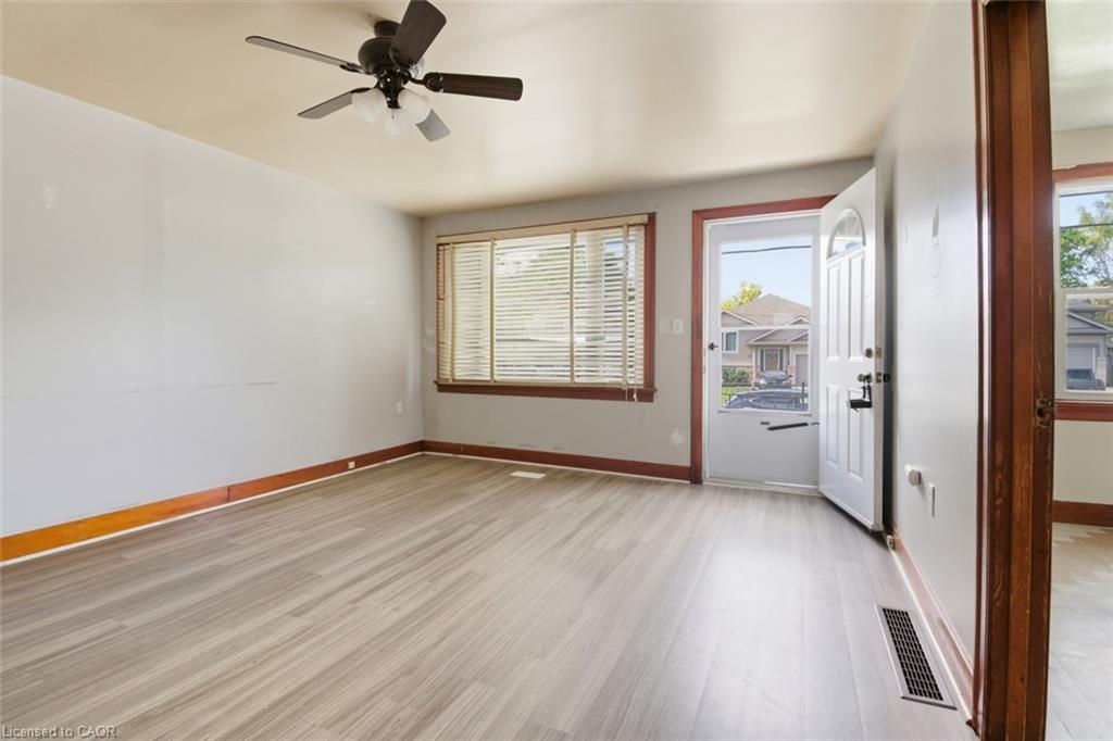 118 Morton Street, Thorold, ON - Indoor Photo Showing Other Room