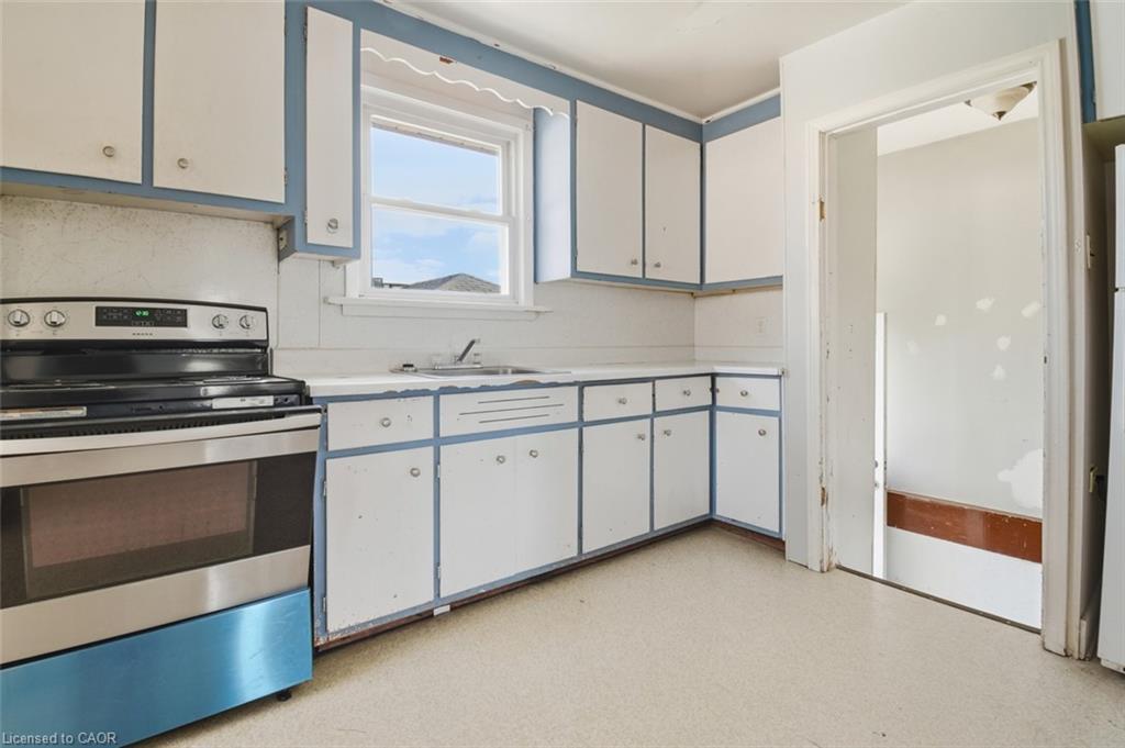 118 Morton Street, Thorold, ON - Indoor Photo Showing Kitchen