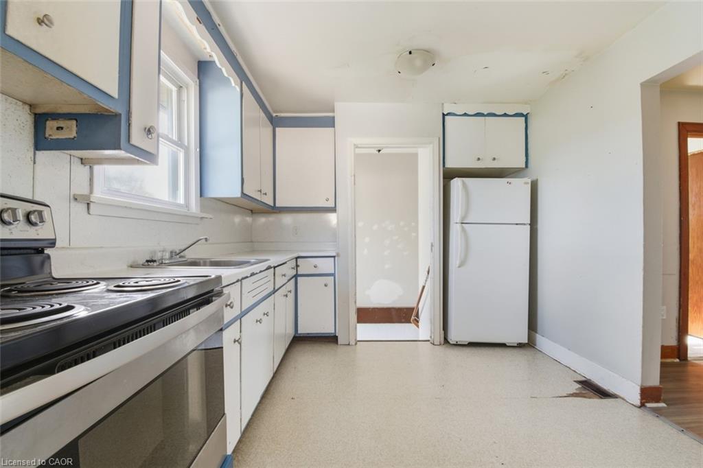 118 Morton Street, Thorold, ON - Indoor Photo Showing Kitchen
