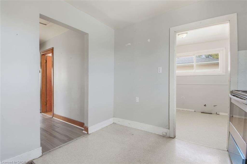 118 Morton Street, Thorold, ON - Indoor Photo Showing Other Room