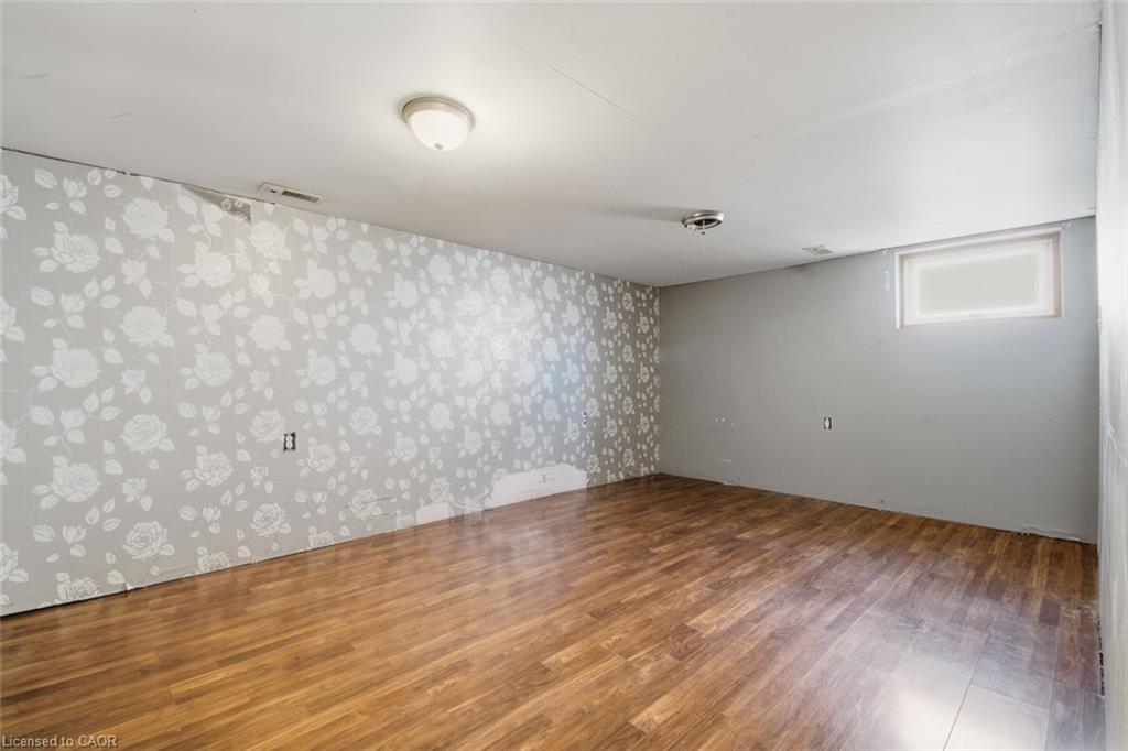 118 Morton Street, Thorold, ON - Indoor Photo Showing Other Room