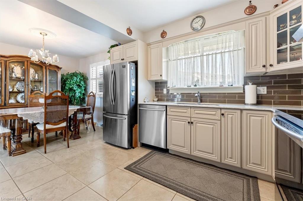160 Elgin Street, Thorold, ON - Indoor Photo Showing Kitchen