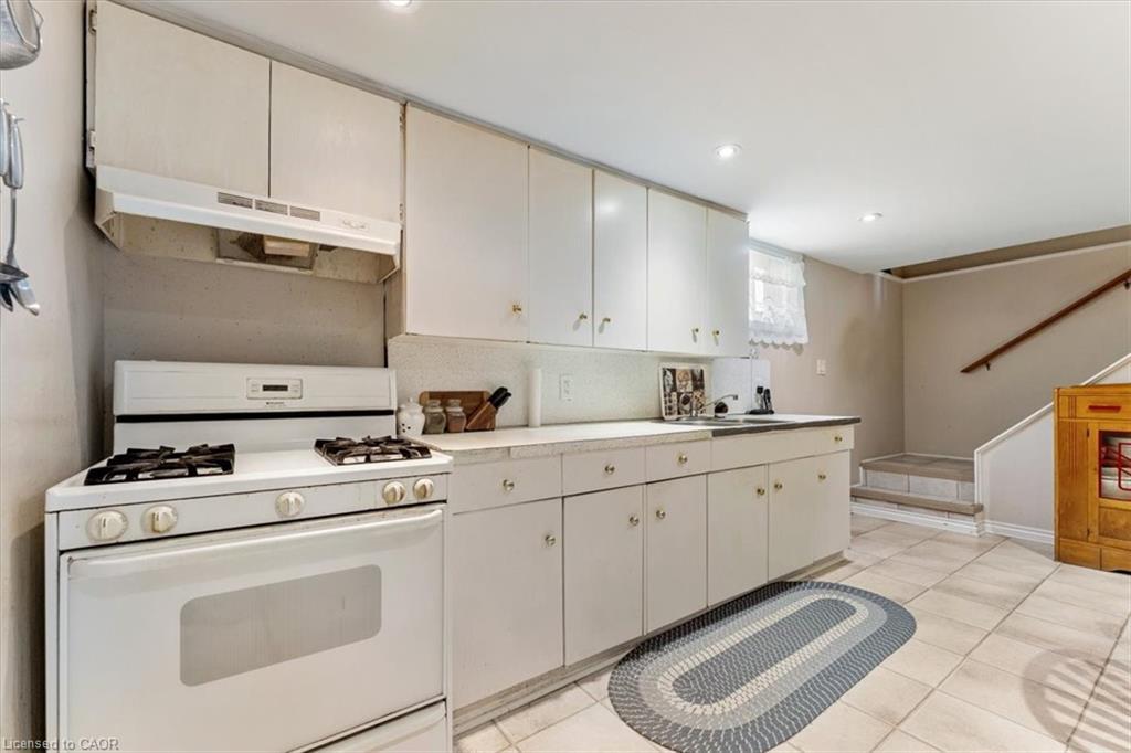 160 Elgin Street, Thorold, ON - Indoor Photo Showing Kitchen