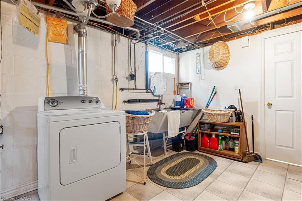 160 Elgin Street, Thorold, ON - Indoor Photo Showing Laundry Room