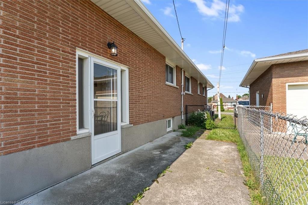 160 Elgin Street, Thorold, ON - Outdoor With Exterior