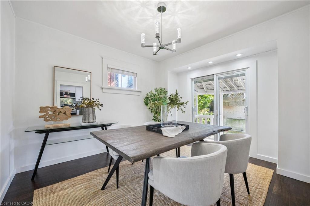405 Wellington Street N, Kitchener, ON - Indoor Photo Showing Dining Room
