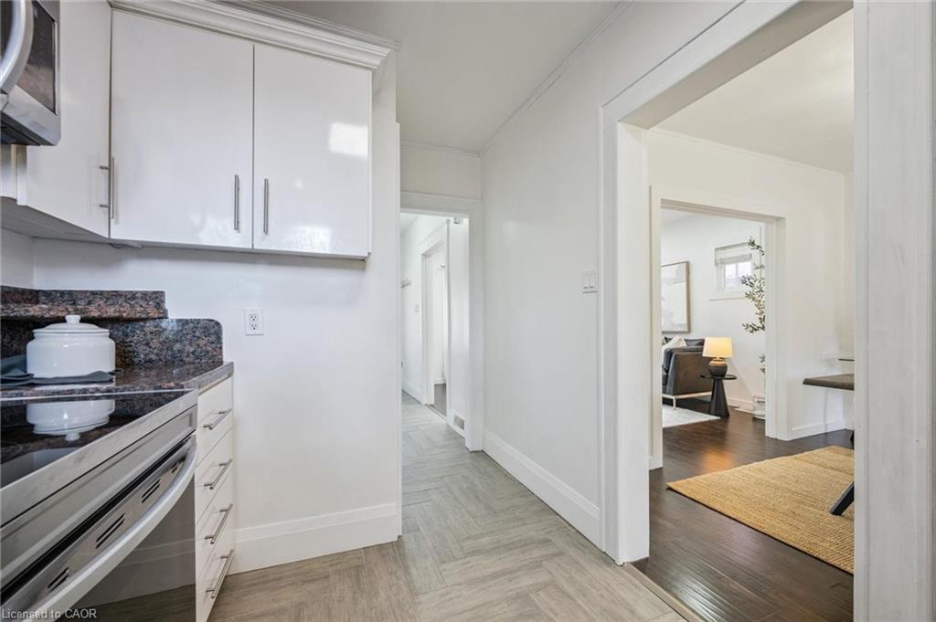 405 Wellington Street N, Kitchener, ON - Indoor Photo Showing Kitchen