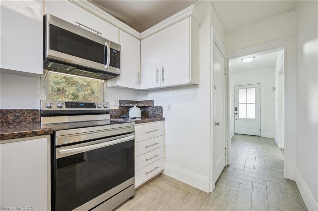 405 Wellington Street N, Kitchener, ON - Indoor Photo Showing Kitchen