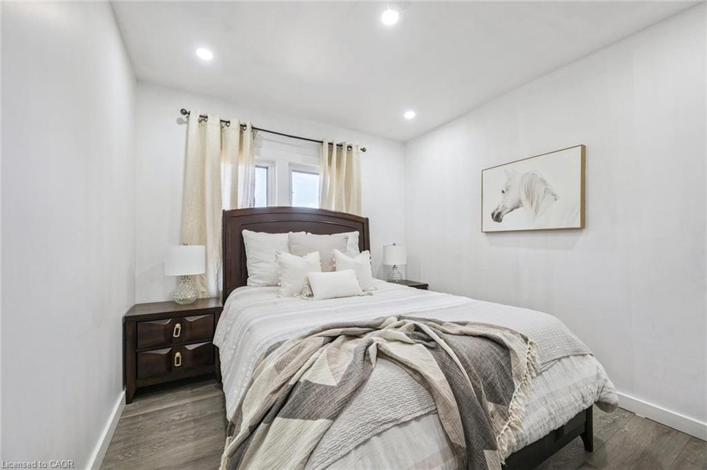 405 Wellington Street N, Kitchener, ON - Indoor Photo Showing Bedroom