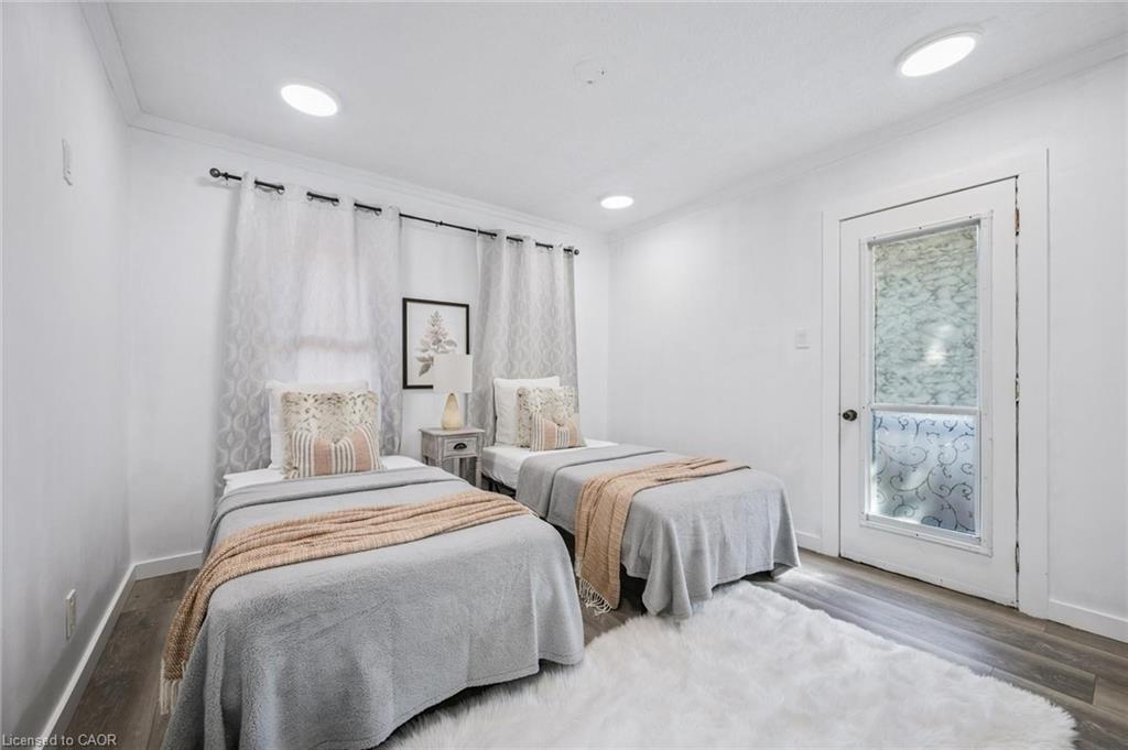 405 Wellington Street N, Kitchener, ON - Indoor Photo Showing Bedroom