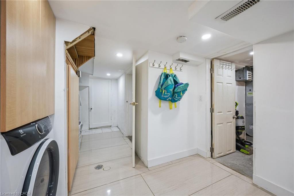 405 Wellington Street N, Kitchener, ON - Indoor Photo Showing Laundry Room