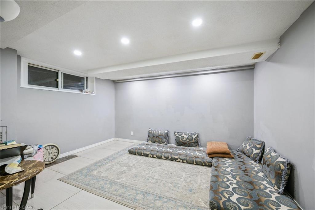 405 Wellington Street N, Kitchener, ON - Indoor