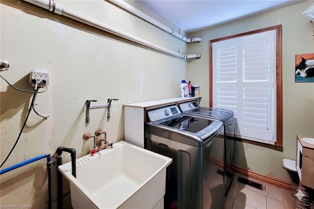 86 East 18Th Street, Hamilton, ON - Indoor Photo Showing Laundry Room