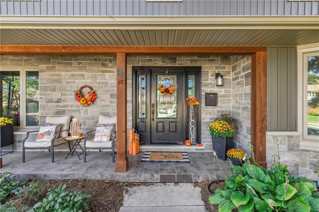 94 Dorchester Drive, Grimsby, ON - Outdoor With Deck Patio Veranda