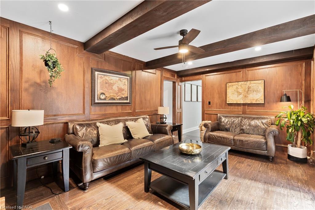 94 Dorchester Drive, Grimsby, ON - Indoor Photo Showing Living Room