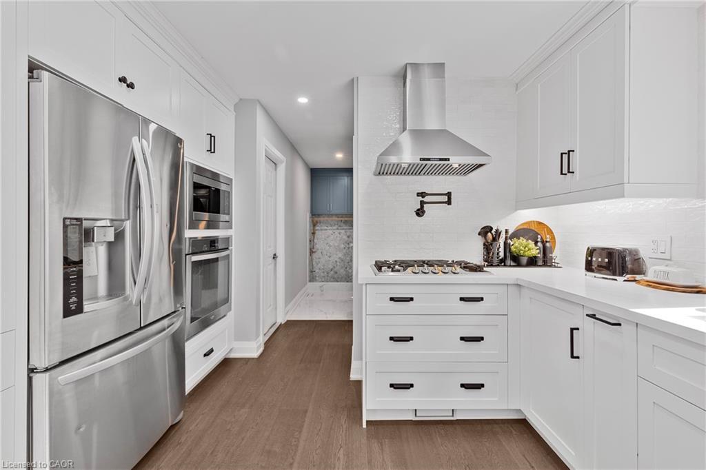 94 Dorchester Drive, Grimsby, ON - Indoor Photo Showing Kitchen