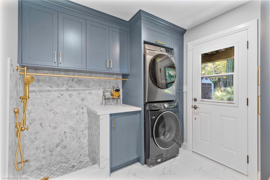 94 Dorchester Drive, Grimsby, ON - Indoor Photo Showing Laundry Room