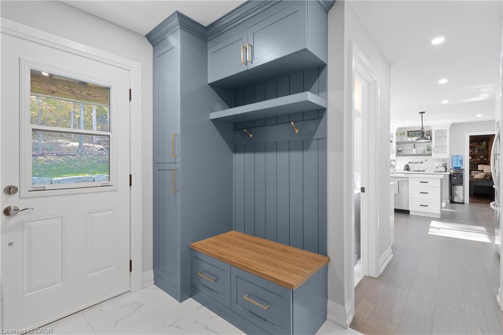 94 Dorchester Drive, Grimsby, ON - Indoor Photo Showing Other Room