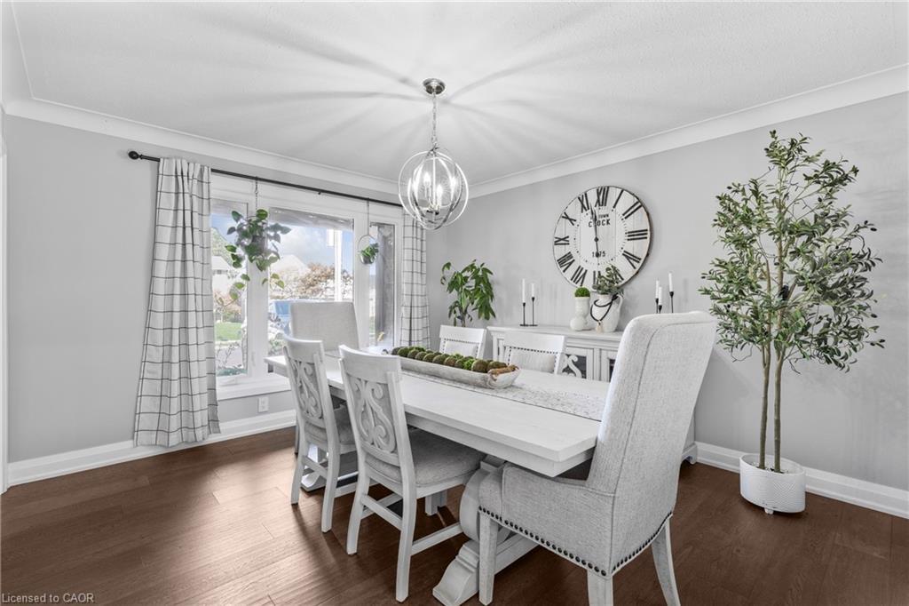 94 Dorchester Drive, Grimsby, ON - Indoor Photo Showing Dining Room